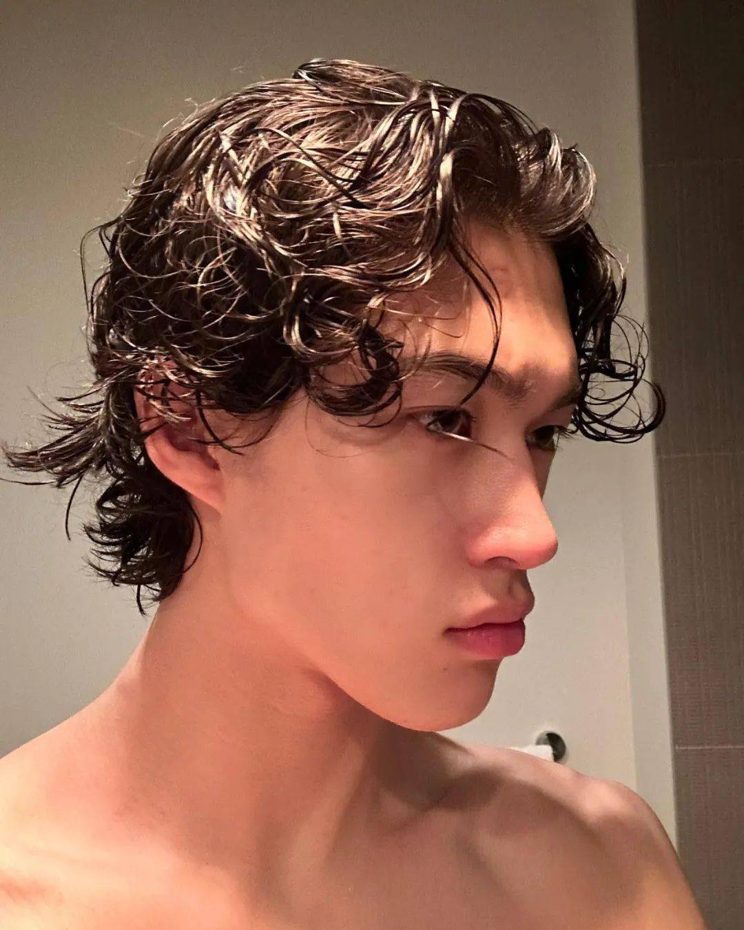 我还是继续关注 mathieu simoneau 的因为他身材真的很好我觉得可以