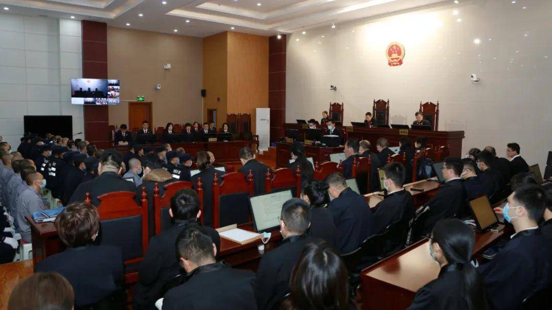 2023年4月6日,吴忠市中级人民法院对被告人赵维东等90人组织,领导