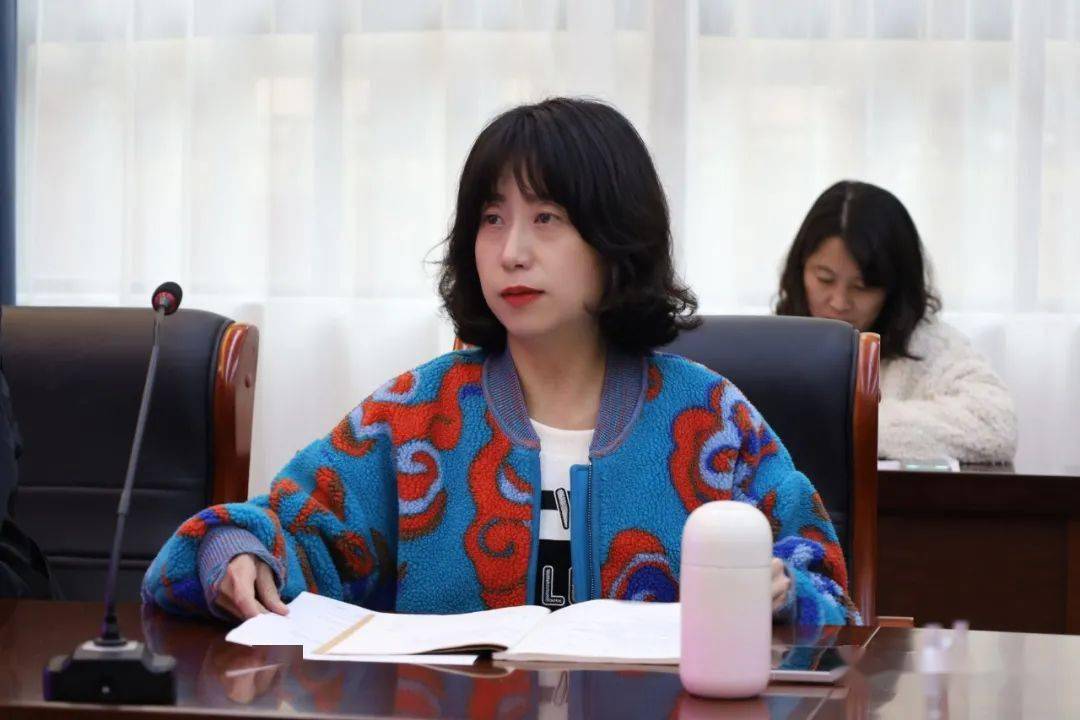 研讨会上,与会专家首先观摩了由羊山新区第二小学刘红梅老师带来的