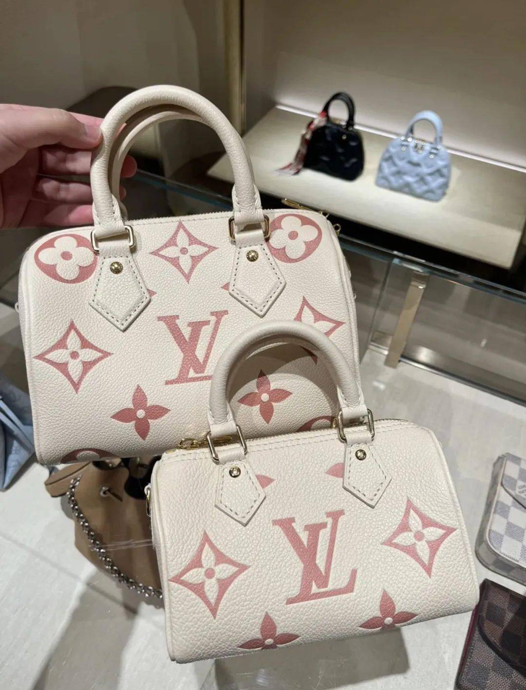 【l*v奶油草莓限量款包包合集】独家代购级别带礼盒秒杀仅399!