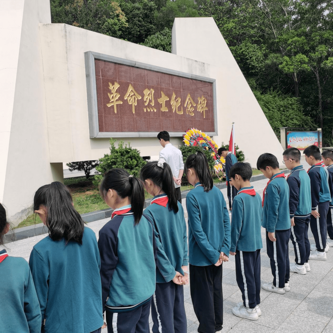 东涌中心小学春雨纷纷,又至清明