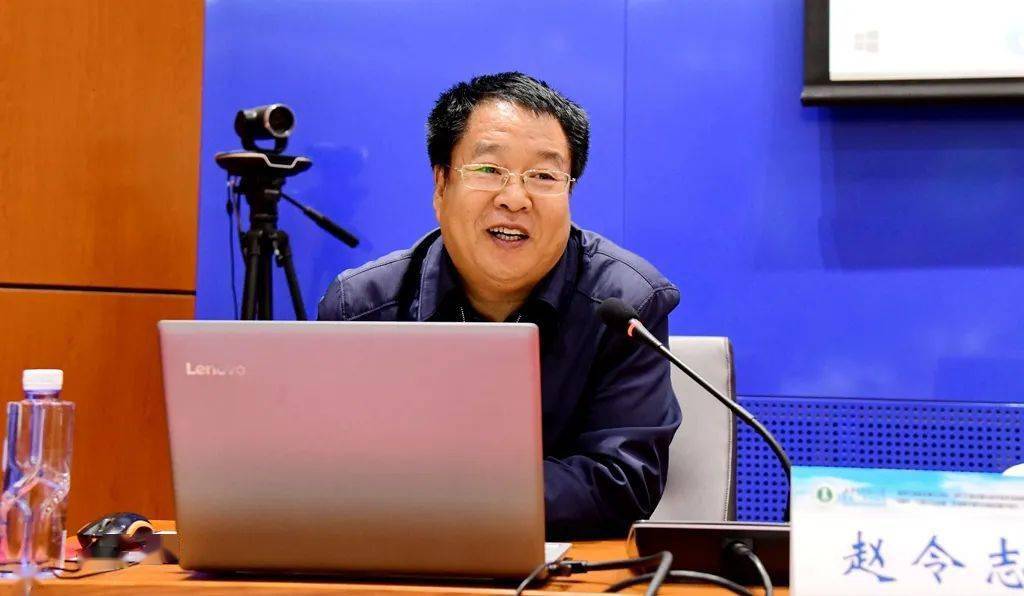 王来喜及各子课题负责人毕奥南,郭永胜,乌仁其其格,吴忠良,刘建生分别