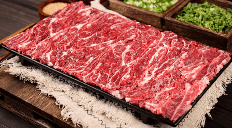 从嫩肉,吊龙,雪花,肥拼四大件,到牛肉丸,菲力牛排,黑椒牛肉肠,再到潮