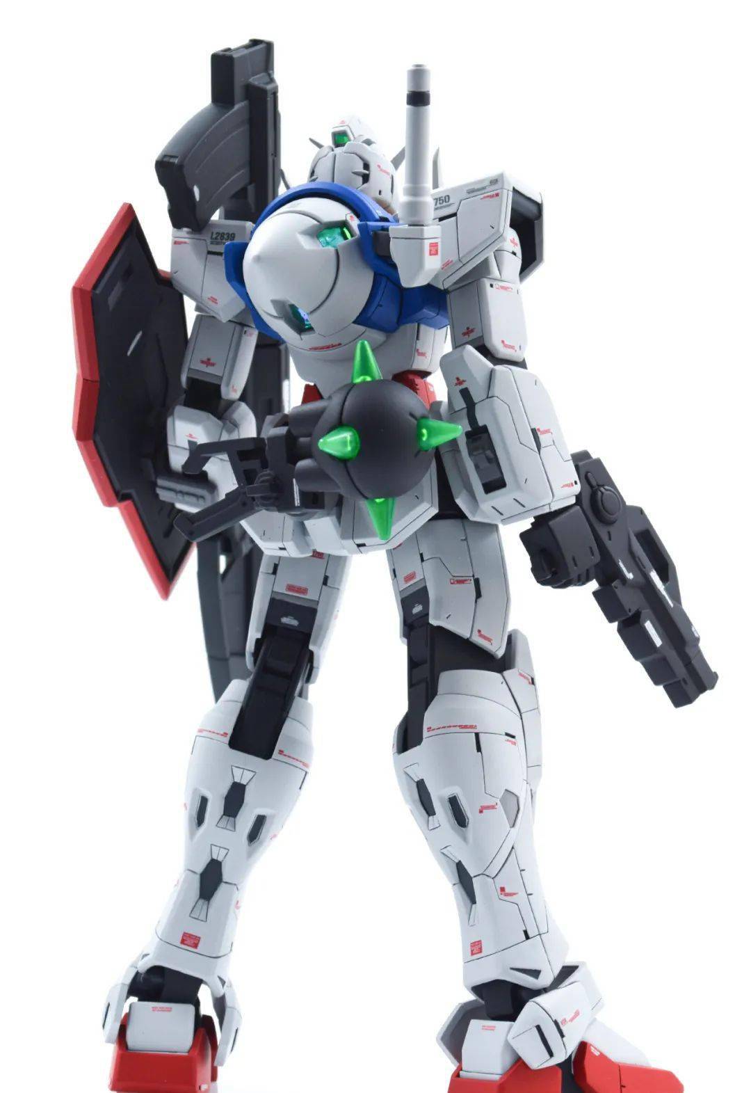 再来看看机体上面修改的部分,手臂是用到了hg再生的高达mk2,大腿的