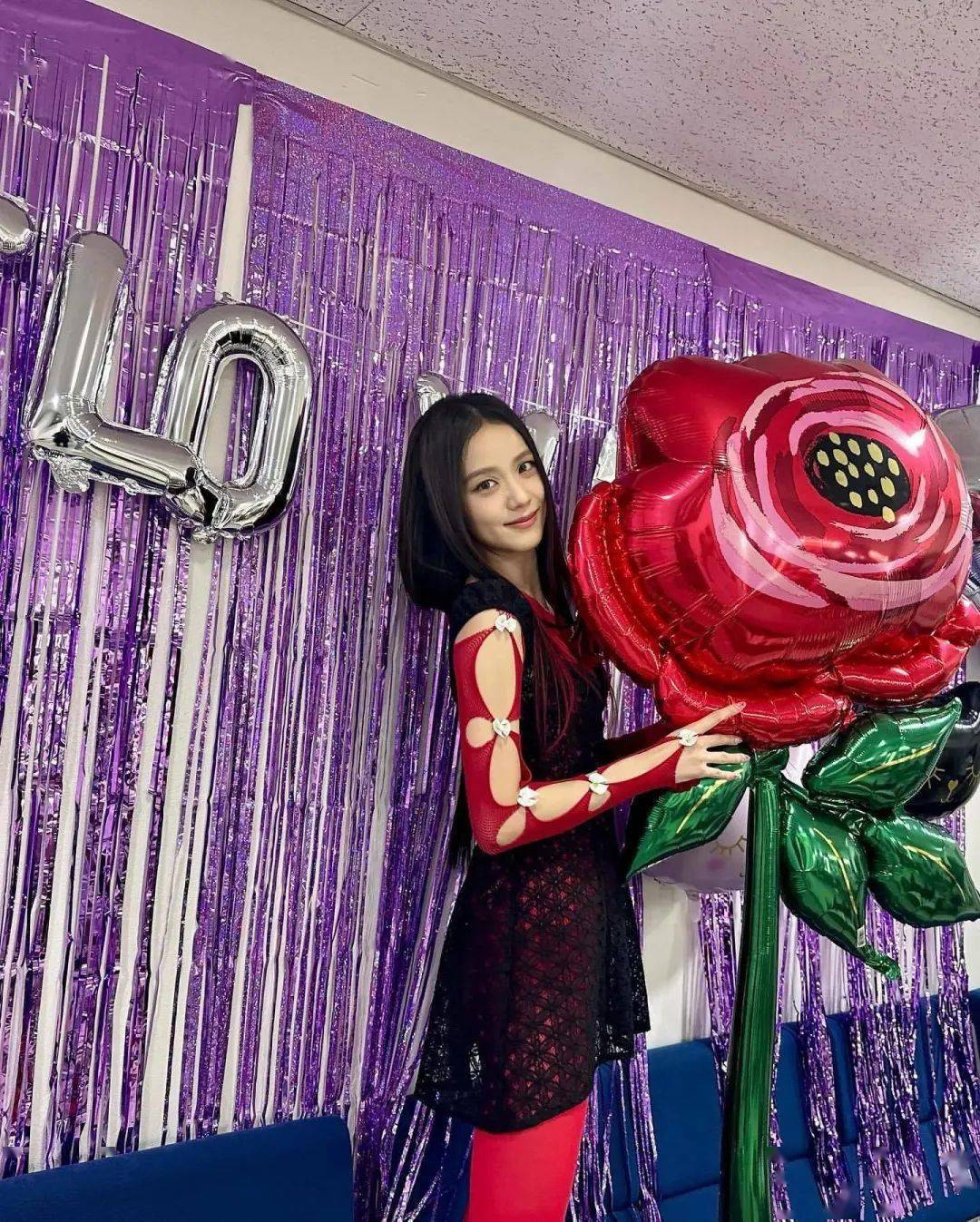 终于等到jisoo也solo出道啦!_造型_花朵_紫色