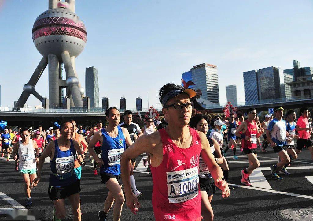 2021年,上海半程马拉松开赛.