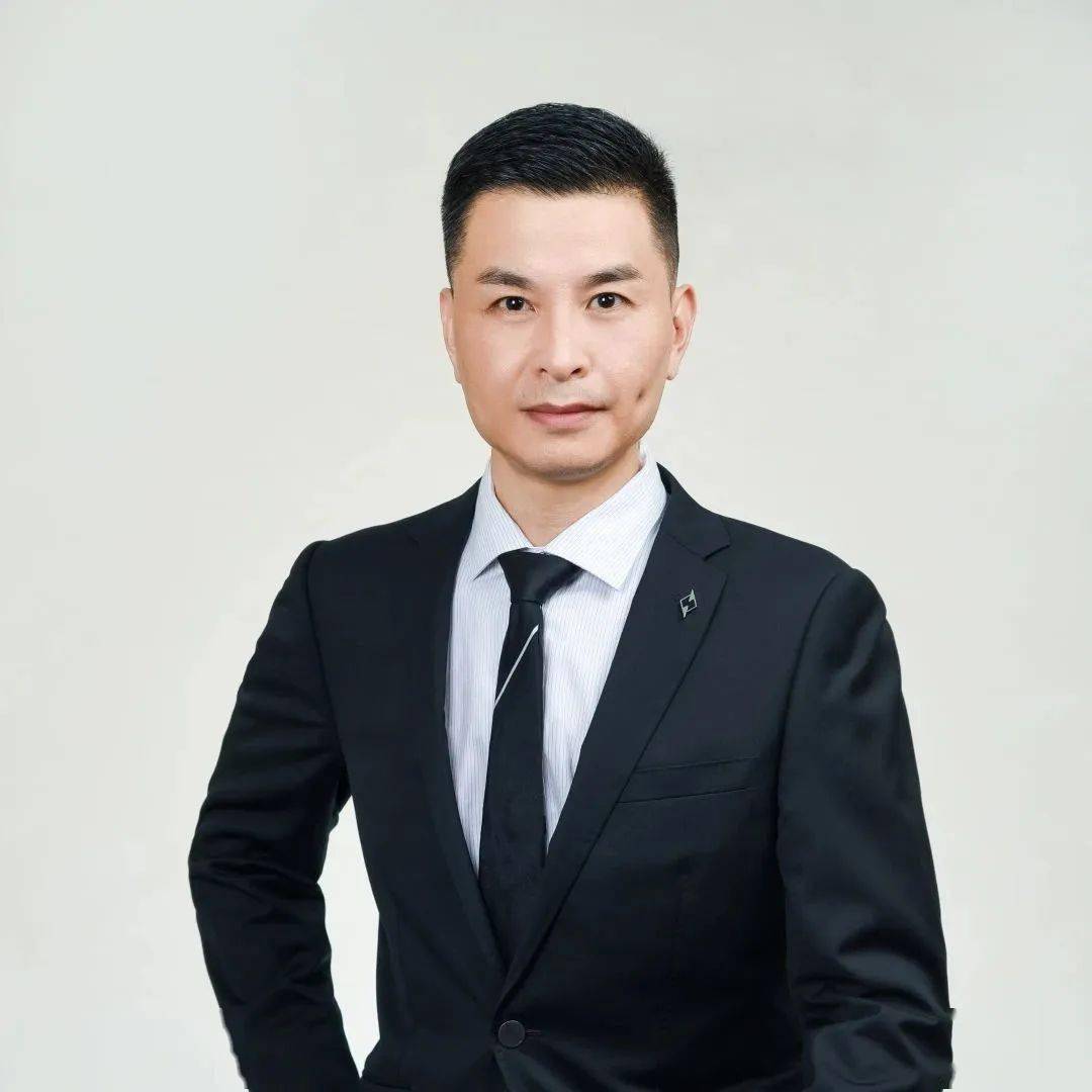 从事京剧表演艺术以来,师从叶蓬,曹剑文,白秉钧,李正平,李文才,朱振东