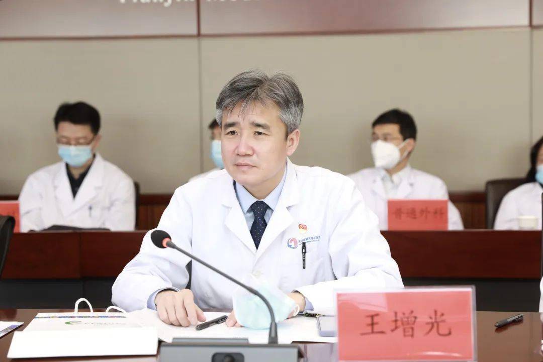 额尔古纳市副市长李建兰介绍额尔古纳市医疗服务建设情况▲额尔古纳