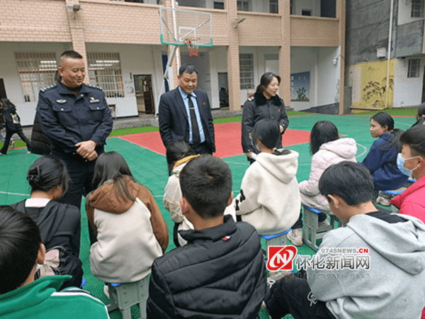 怀化:法治进校园,护苗促成长_未成年人_保护_欺凌