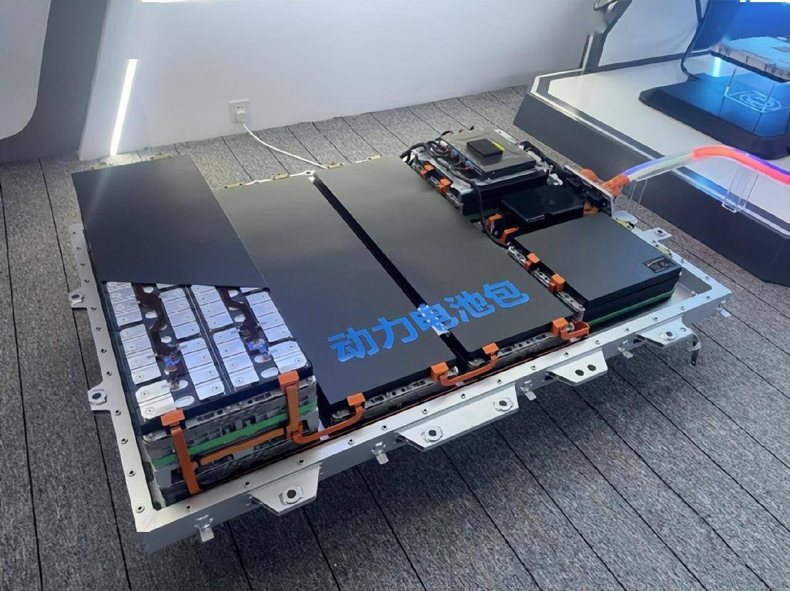 下,东风针对新能源跃迁设立了独有的马赫e新能源动力,主要由电驱,电池