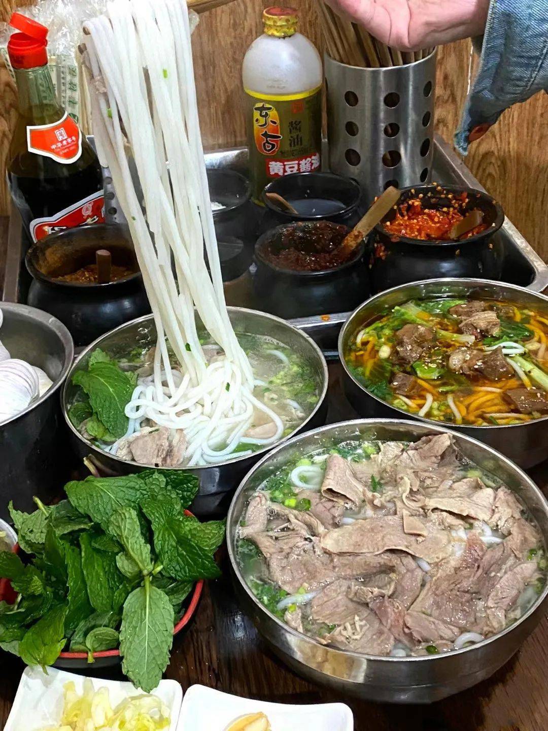 盐边羊肉米线,一道接地气的绿色川味美食——我与盐边羊肉米线的温暖