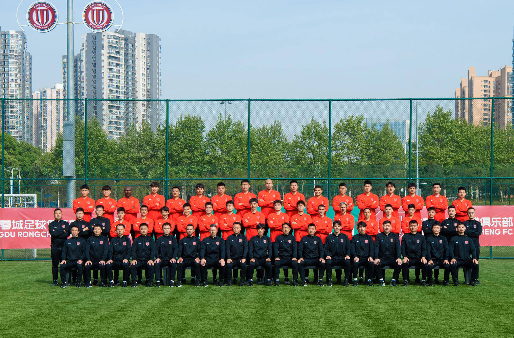 成都蓉城全家福 图据ic photo3,关于新赛季联赛球队缩减,也许是中国