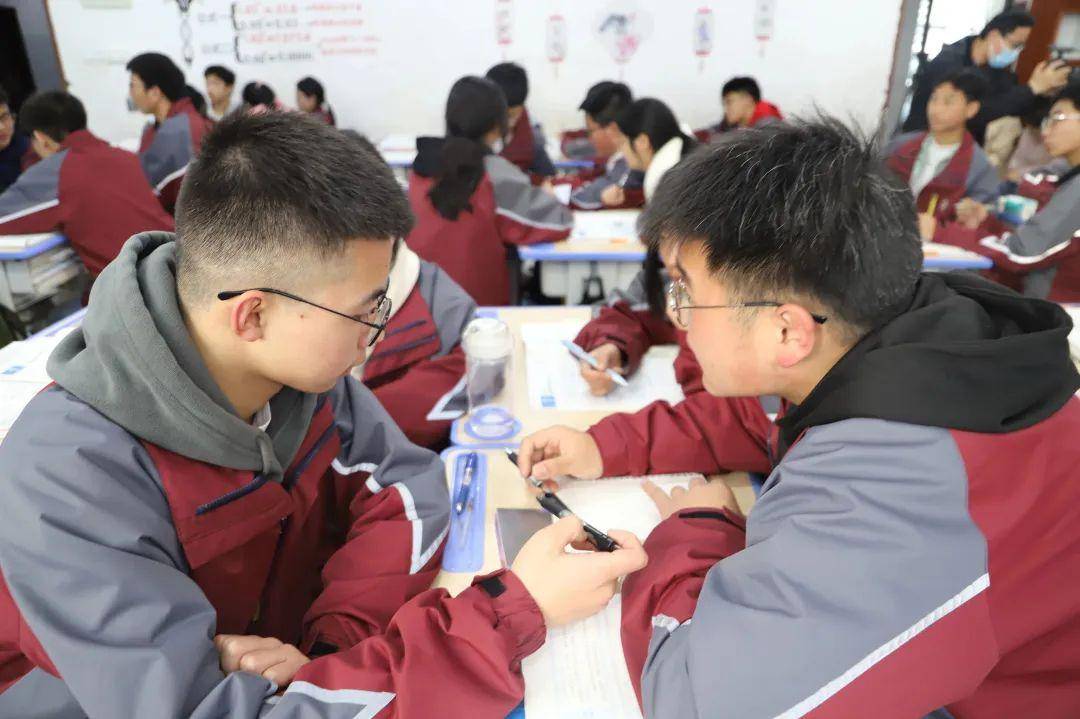 教育人才"组团式"帮扶专家顾问小组到重庆师范大学附属城口实验中学校