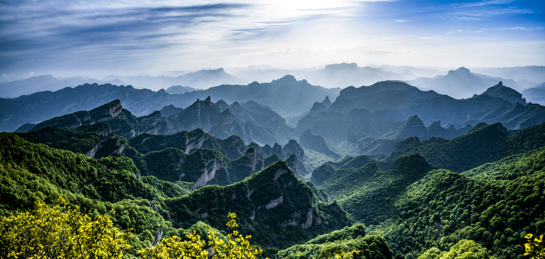 中太行洗耳河景区洗耳河是"太行红山"重点景区之一,有景点茶壶山,晒布