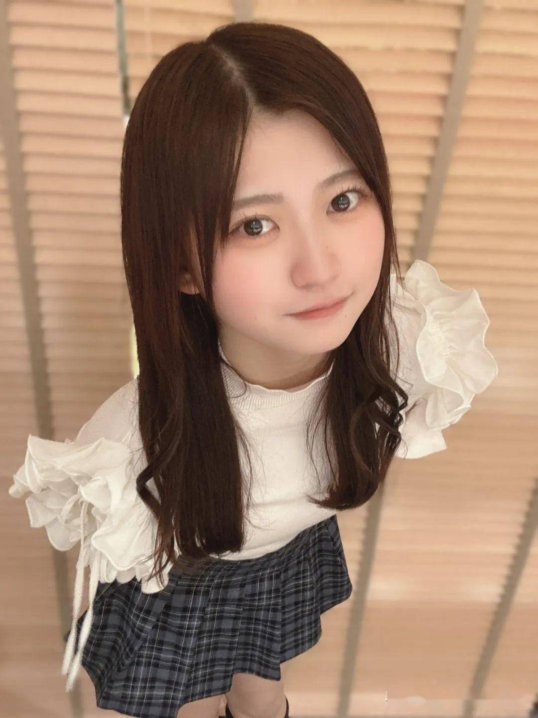 石原さき(16岁)来自东京都中本こまり(20岁)来自大阪府赤间四季(18岁)