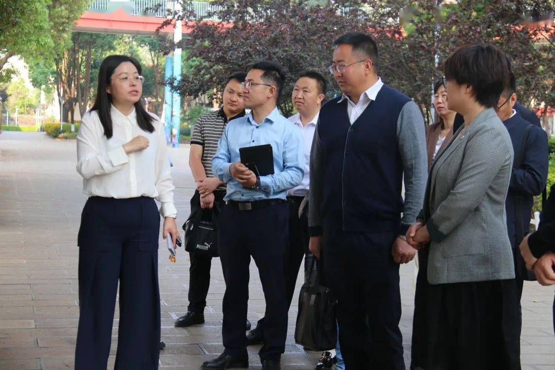 云南省丘北县副县长王浴勋一行莅临云南长水实验中学呈贡校区参观考察