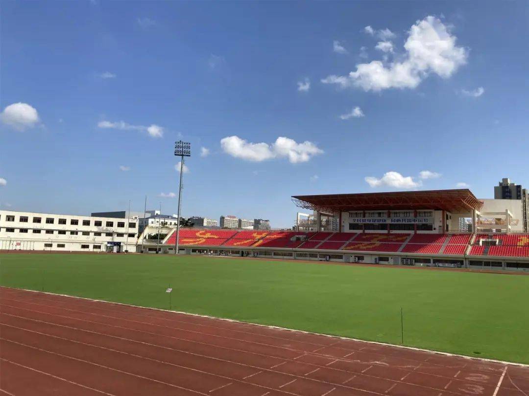 随风奔跑自由是方向,快来这里体验快乐吧!(附专业塑胶跑道场地推荐)_