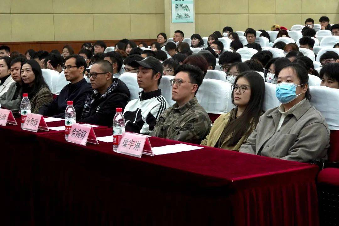 学院副院长滑智平,学生工作处处长徐国栋,商贸管理学院党总支书记刘年