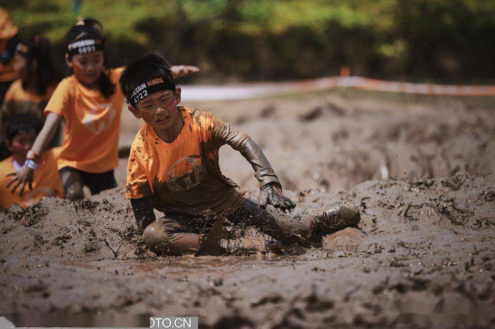 2023斯巴达儿童赛(上海站)完赛 近7000名小勇士出战_中国_障碍_体育讯