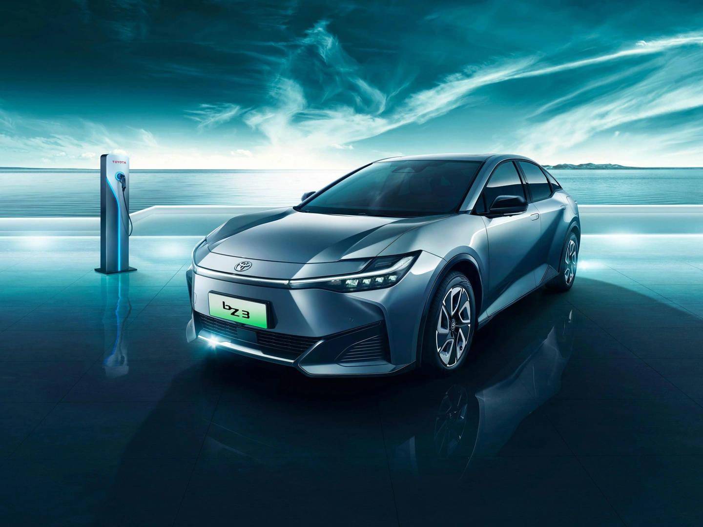 丰田全球首款纯电轿车bZ3正式上市：基于e-TNGA架构打造 搭载刀片电池和驱动电机