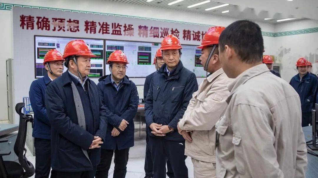 内蒙古电力集团党委书记,董事长贾振国,副总经理梁景坤一行赴锡林郭勒