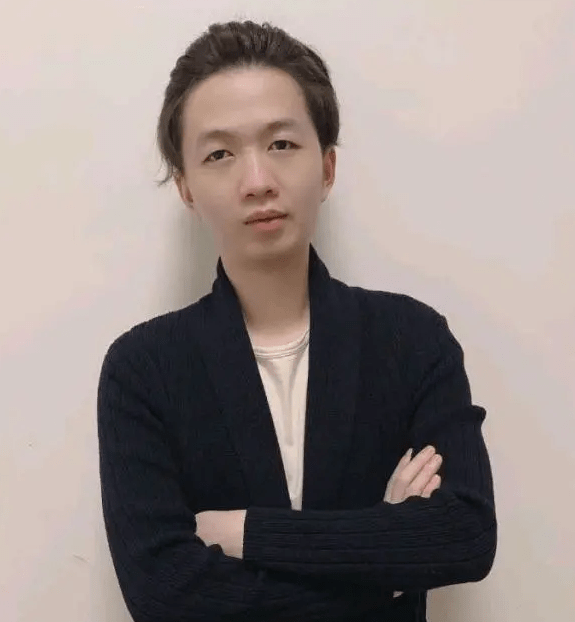 吕德华登上纽约广场,让外国知道中国还有如此美男子,网友:排面_王者