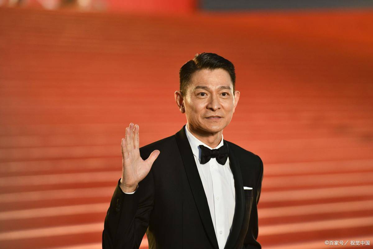 第41届香港电影金像奖红毯星光熠熠 杨紫琼刘德华等现身