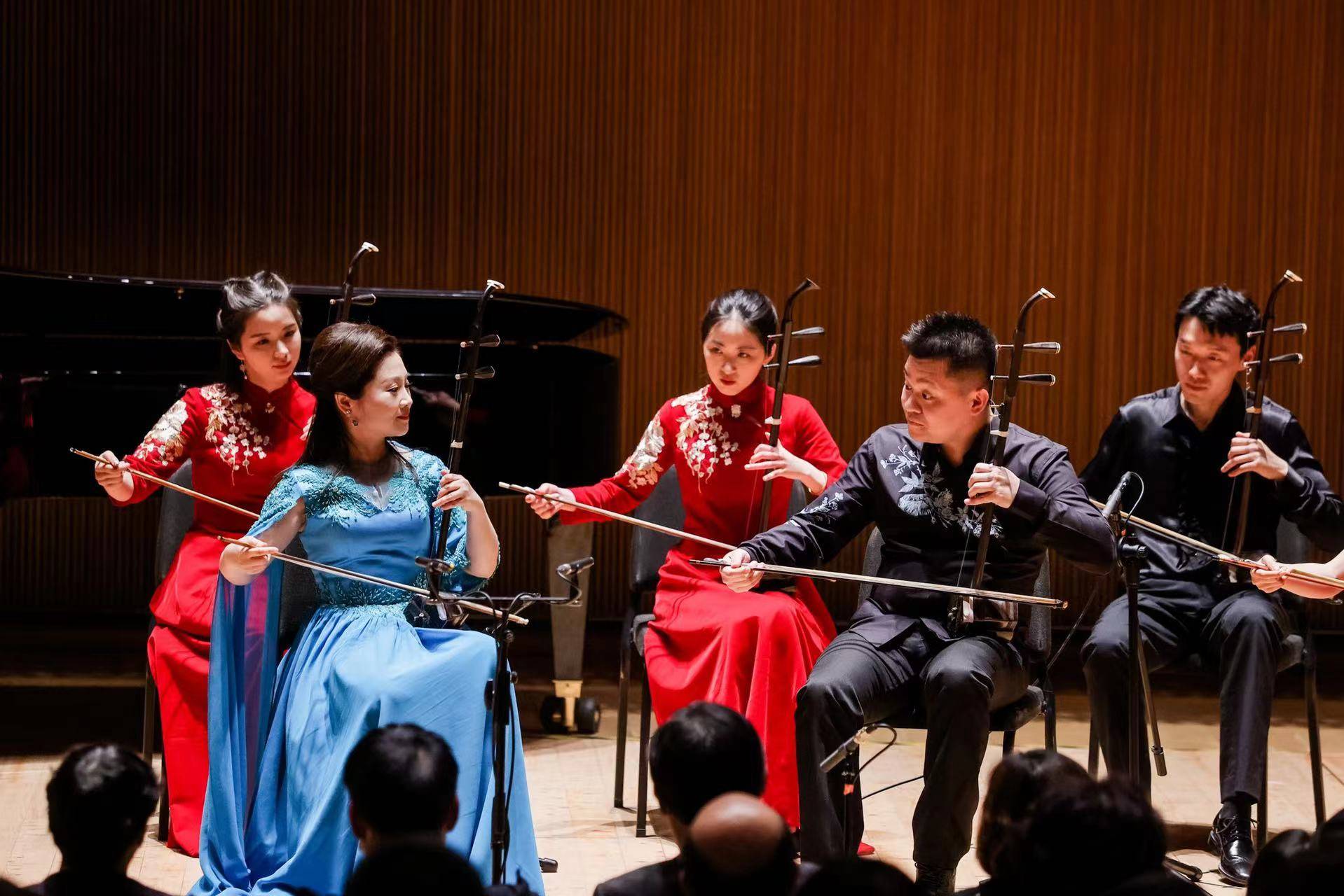 民族乐团著名二胡独奏家段皑皑与上海师范大学音乐学院青年教师吴旭东