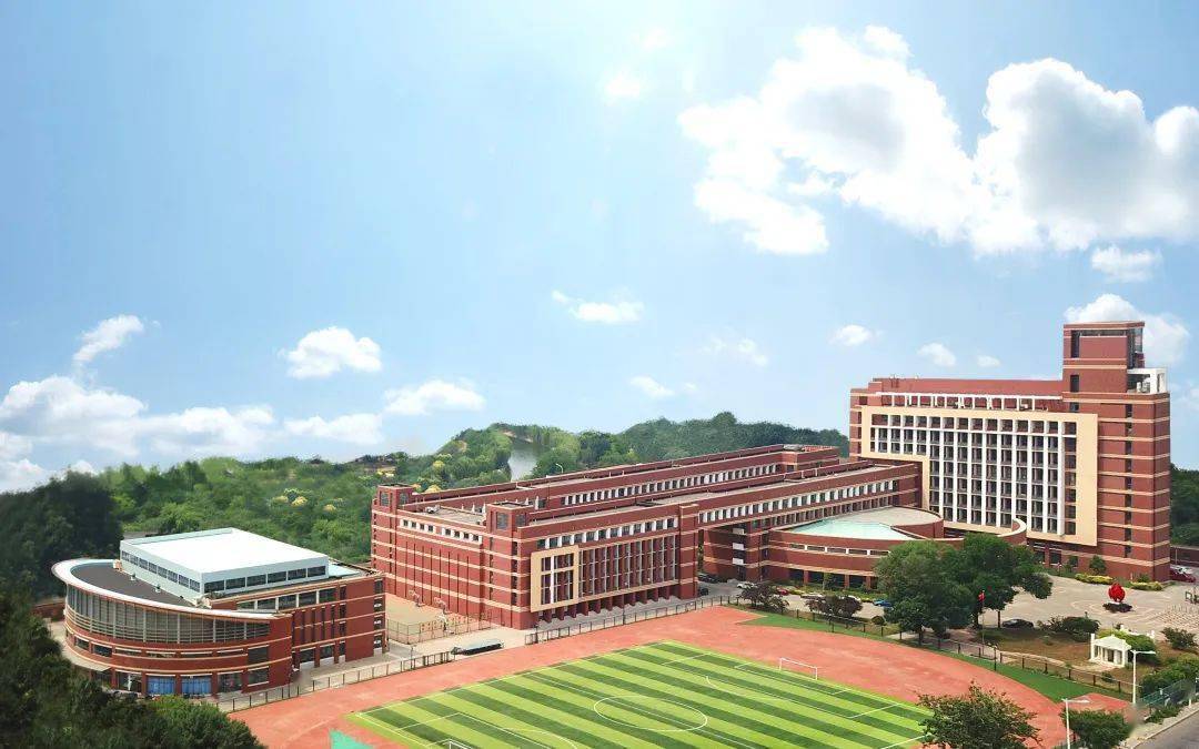 地处中心 交通便利天津市民族中学和民族中学附属小学相邻,坐落于美丽