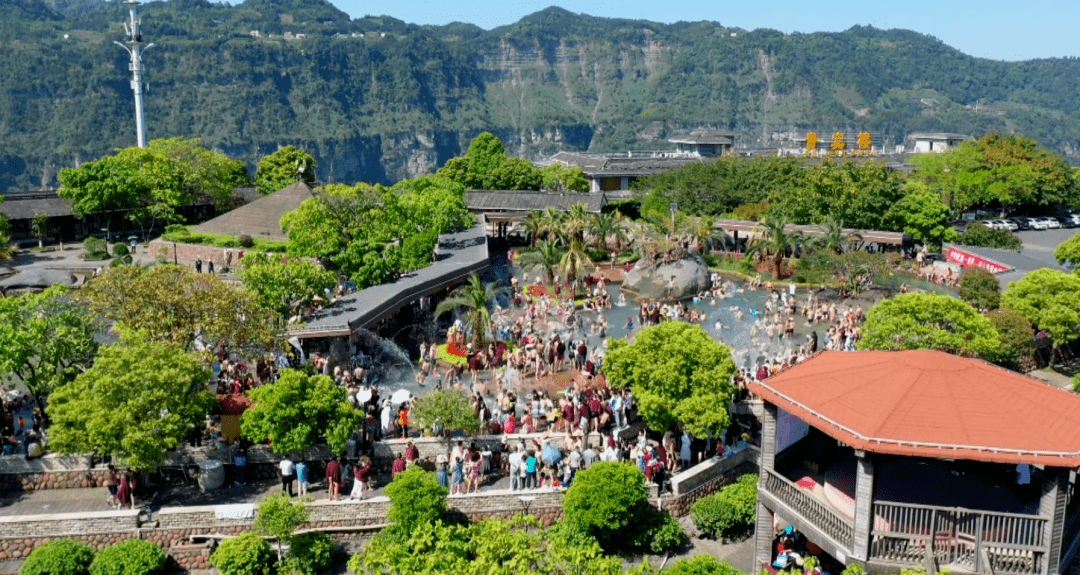 云南大峡谷温泉图片