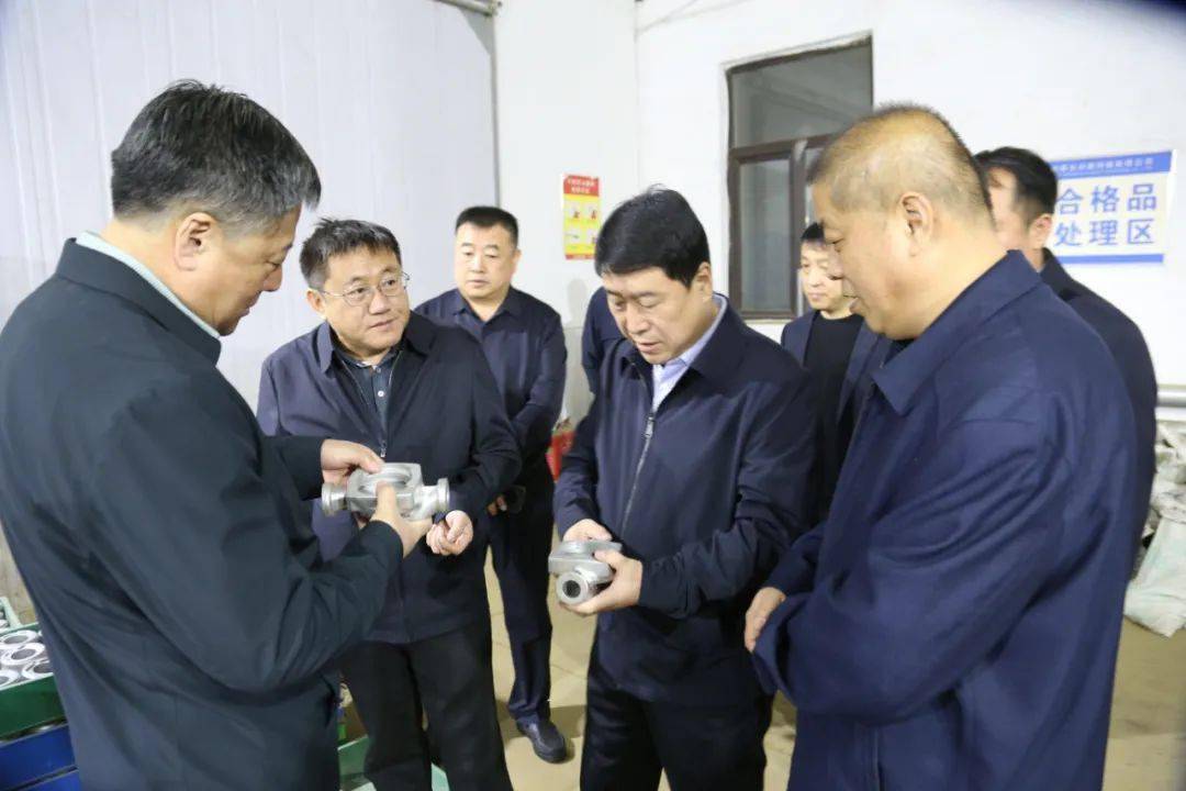 县委常委,县委办主任王英群等领导陪同下,参观了内蒙古兴美科技有限