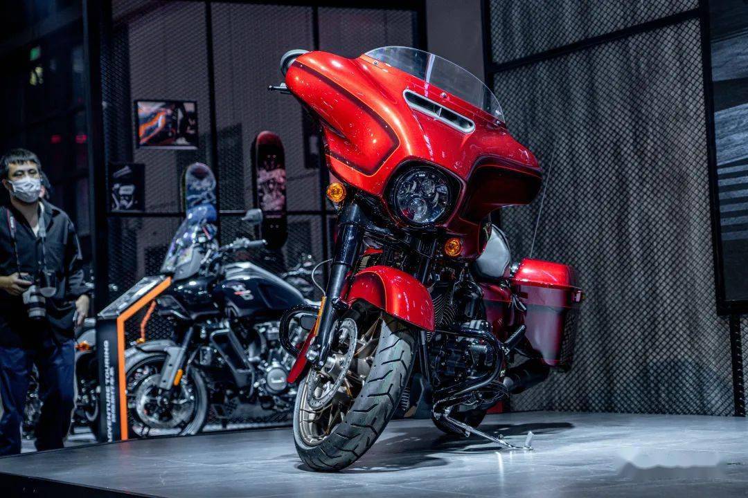 哈雷戴维森发布 x 500,售价0644388元,120周年大道滑翔定制版同场