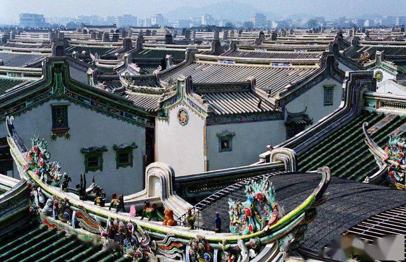 本条例所称的潮汕传统民居构件和装饰,是指潮汕传统民居建筑结构和