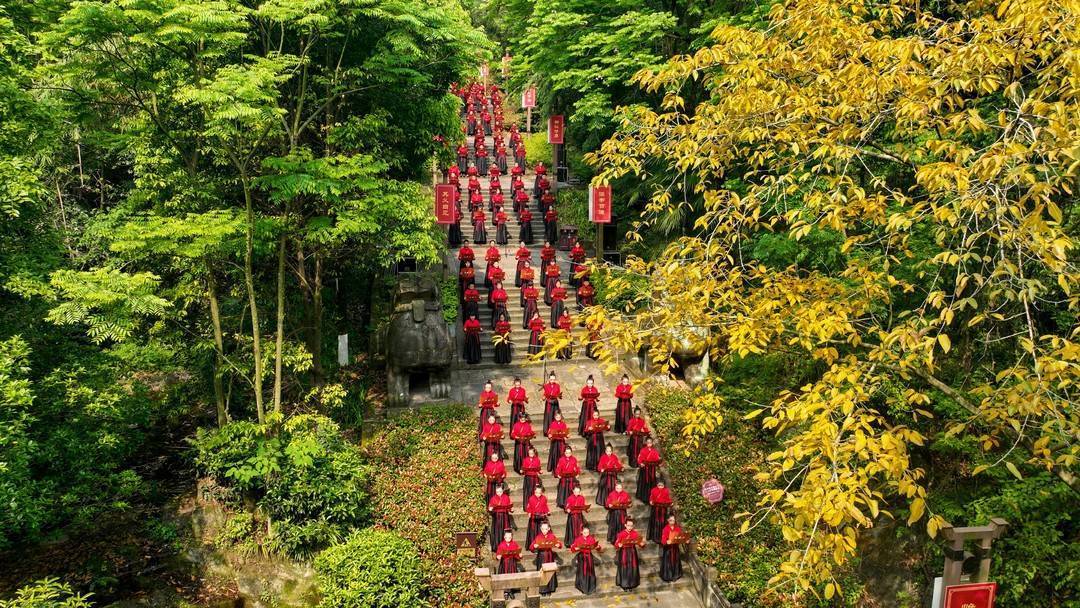 四川南充：万人诵读《三国志》 全民阅读书香浓