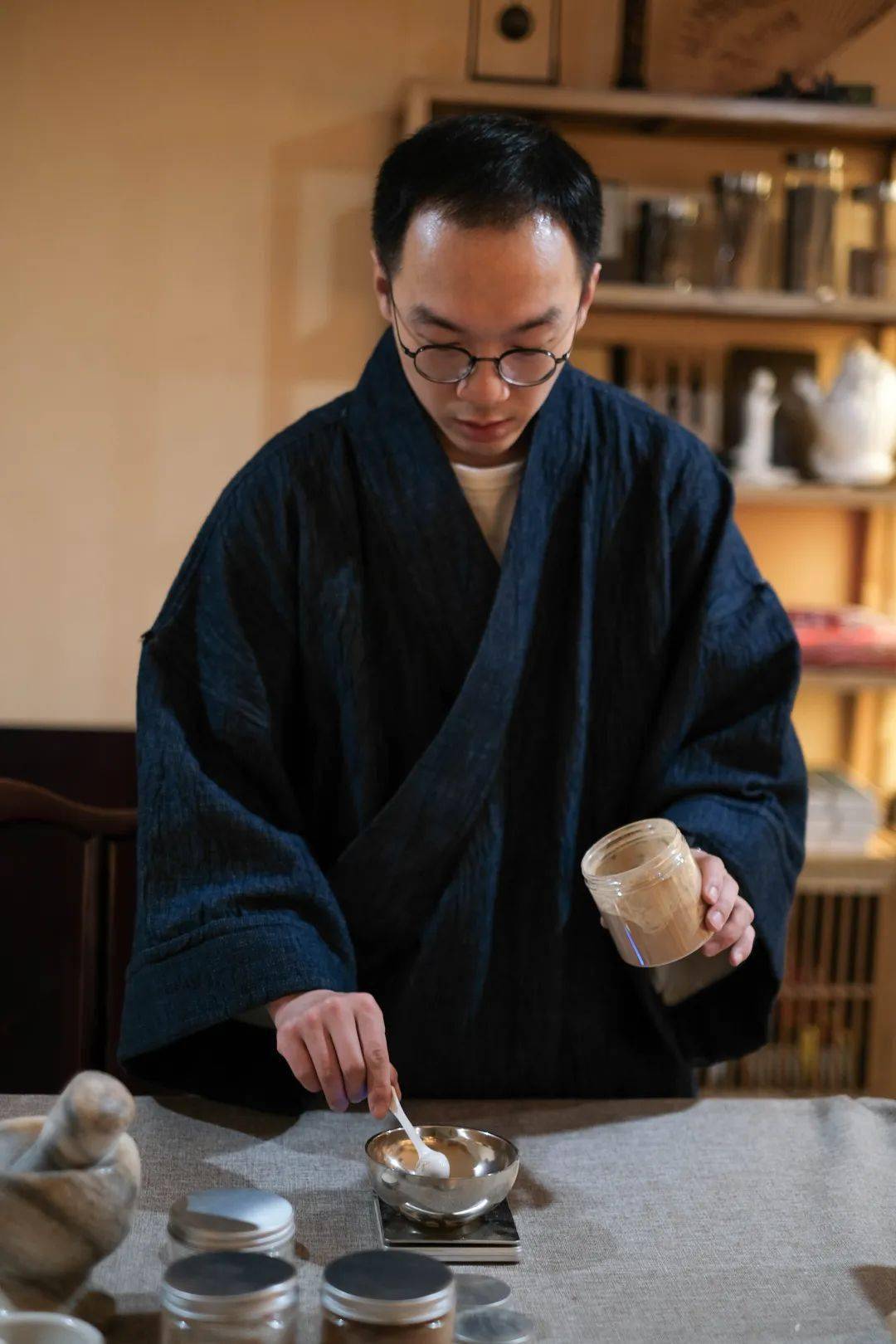 学手艺|制香,将时光捻成氤氲烟气_香料_鉴智_线香