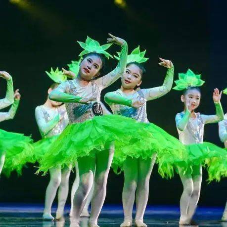 张欣筠董佳琳,罗 莹邓纾婳,王雨琦陈诗悅,樊庭羽童傲雪,印馨彤李悦薇