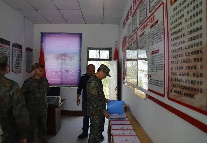 临汾军分区大校副司令员赵润远带工作组检查考评襄汾县民兵整组工作