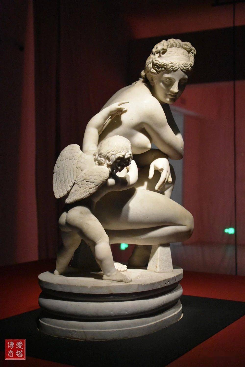 俯身的阿佛洛狄忒与厄洛斯,那不勒斯国家考古博物馆