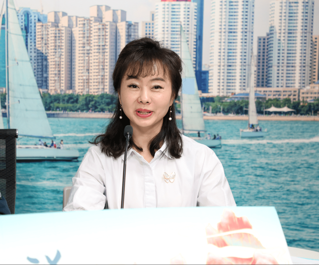 在节目中,程梓涵同学说虽然现在初中学习任务逐渐增加,可以用来阅读的