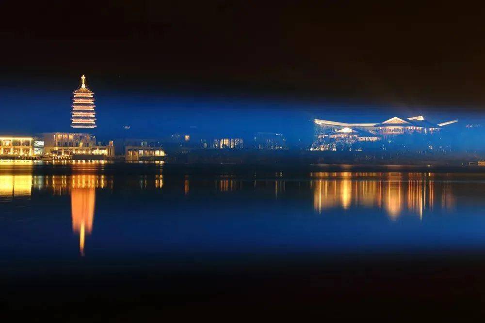 别眨眼,往年的照片来了,先一睹为快!雁栖湖夜景到底有多美?