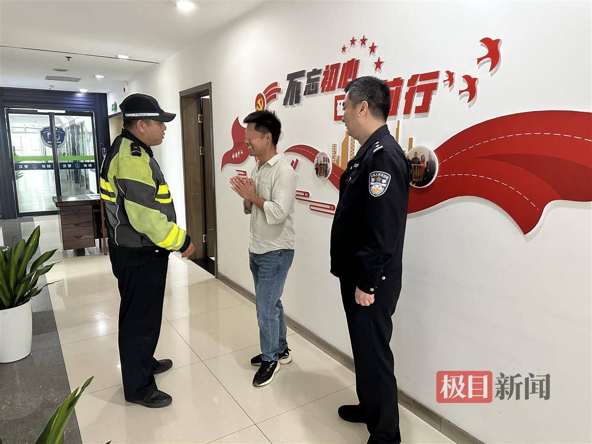 这个背影真帅!武汉洪山交警紧急开道护送临产孕妇_车辆通行_快骑_蒋先生