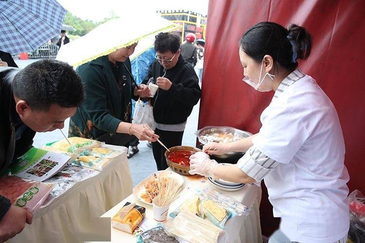 德阳广汉市首届火锅文化艺术节热辣开幕_牛杂_向阳镇_产业