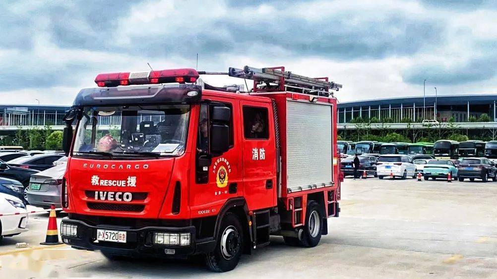 这些"战车"是不是超酷的!光是看看,就对我们消防指战员的充满了信心!