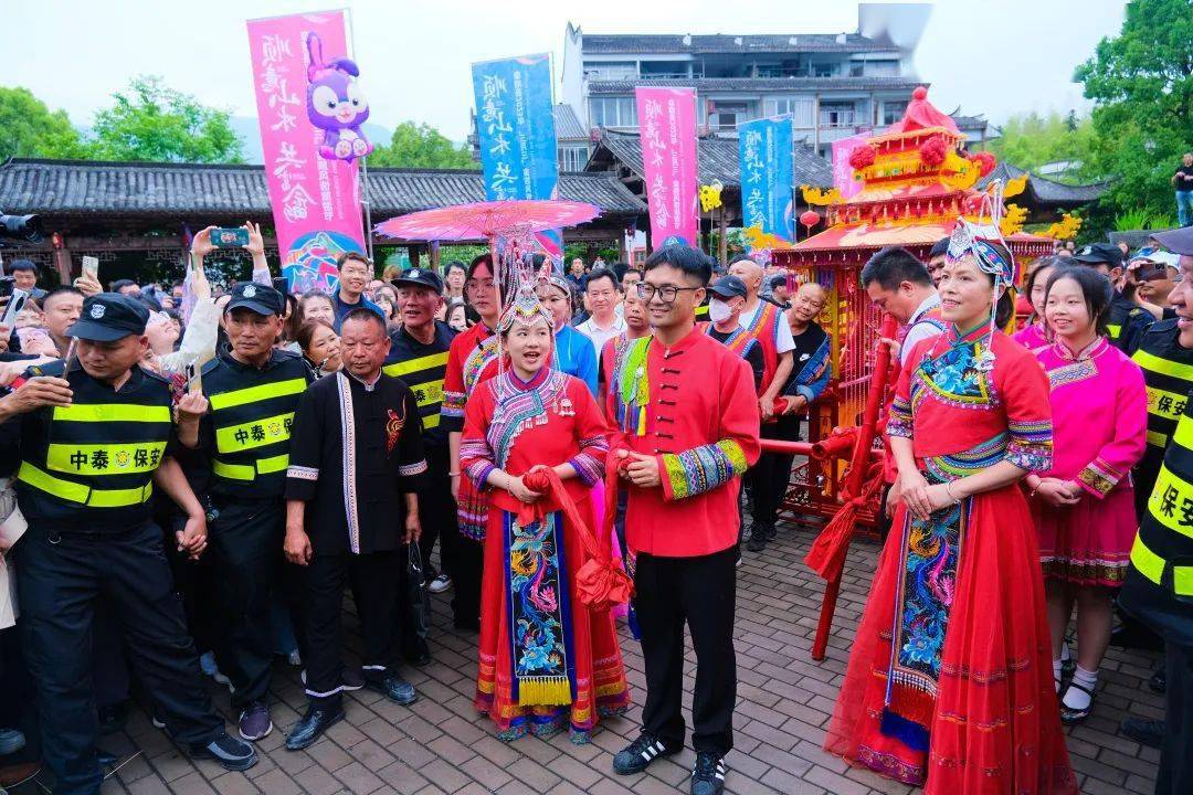 这一次泰顺"三月三"畲族风情旅游节又刷屏朋友圈了.