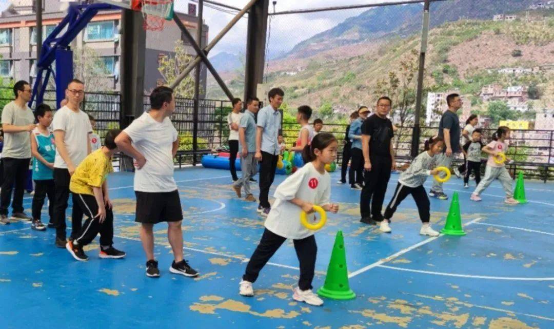 等奖3名,天立学校课程质量处主任钟伟老师,共青团彝良县委副书记凌筱