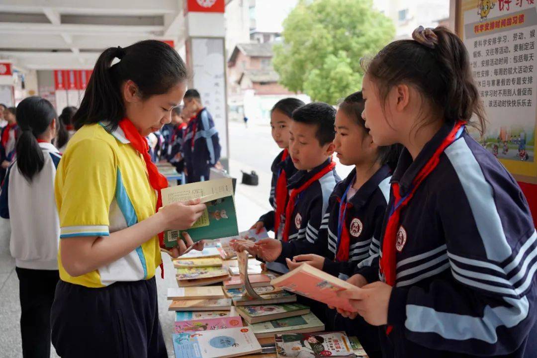 【最是书香能致远】书香氤氲满校园——大余县东门小学开展读书日活动