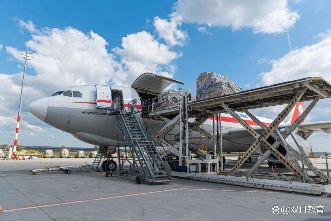 中國西部領先的航空公司四川航空開通了中國四川省成都雙流國際機場至