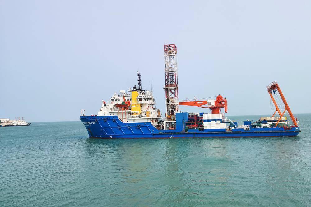 湛江海事局提前介入,对从事勘测施工作业船"海洋石油709"船开展船舶