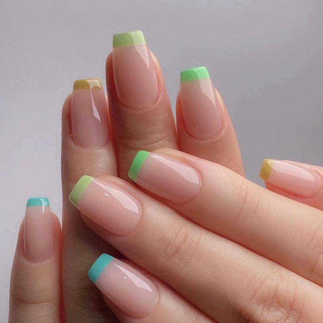 天气逐渐炎热起来,很多姐妹说想要一期看起来清凉的很适合夏天的美甲