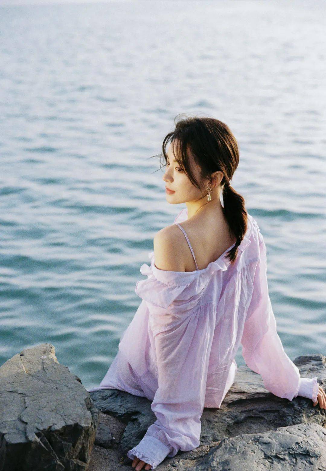 与轻盈的衬衫共度明媚春夏_赵丽颖_祖儿_袁泉